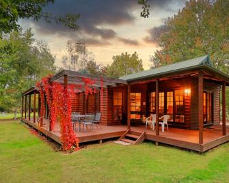 Beechworth Cedar Cottages - Beechworth - Patio