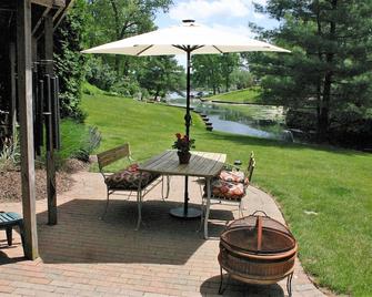 1,500 Sq Ft Private Guest Suite On The Beautiful Portage Lakes - Clinton - Innenhof