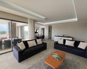 Luxury Modern Style Villa with Private Pool - Pêra - Sala de estar