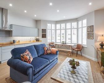 Host & Stay - Green View - Harrogate - Living room