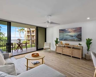 Ocean Views Luxury Amenities Beachfront Retreat - Lahaina - Bedroom