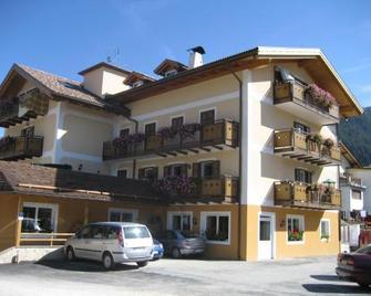 Hotel El Geiger - Pozza di Fassa - Bâtiment