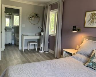 Ambiance by the Falls Cozy Suite - Niagarafälle - Schlafzimmer