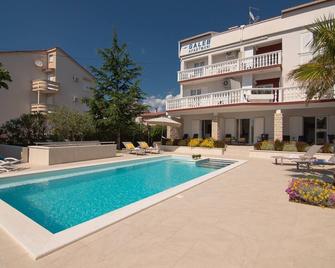 Seagull Apartments & Studios - Novalja - Pool