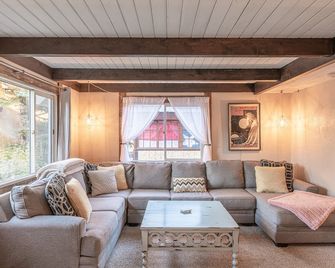 Cloud Cottage on Elk! - Crested Butte - Living room