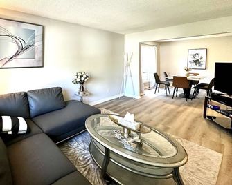 Cozy and spacious vacation home in Toronto - Toronto - Living room
