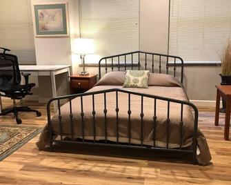 208 New Downtown Living studio - Charleston - Bedroom