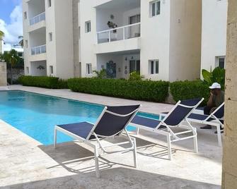 Roomy, 4 minutes to beach and restaurants, or you can also walk - Bavaro - Pool