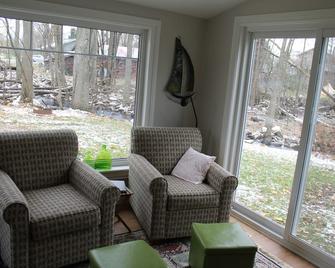 Creekside Cottage - Your Vacation Home Winter And Summer, For Beach Or Skiing - South Bruce Peninsula