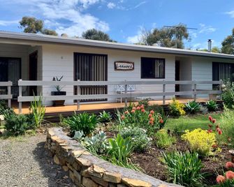 Leeward 'tranquil beachfront' - Kingscote