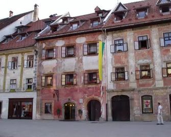 Hotel Garni Paleta - Škofja Loka - Bâtiment