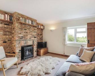 Pass the Keys Cosy Countryside Cottage - Tonbridge - Living room