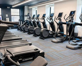 Luxury Downtown Apt with Parking, Gym, and Lap Pool - มิลวอกี - ยิม