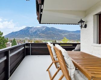 Sonniges Apartment mit traumhaftem Bergblick - Buchs - Balcone