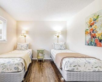 Kenwood Retreat - Kenwood - Bedroom