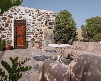 Co-Living at Casa Cocolores - La Oliva - Innenhof
