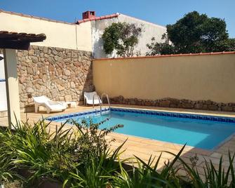 Saquarema - Beautiful House with Pool + Barbecue + WIFI !! 500m from the beach - ساكوارما - حوض السباحة