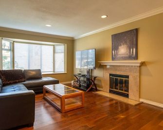 Private Master Bedroom B and ensuiteWashroom - Vancouver - Sala de estar