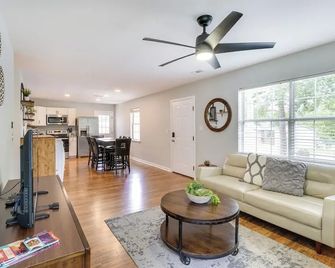 2 Mi to Dtwn Durham: Home Near Universities - Durham - Living room