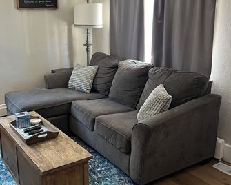 Adorable House In The Black Hills Perfect For A Weekend Getaway! - Piedmont - Sala de estar