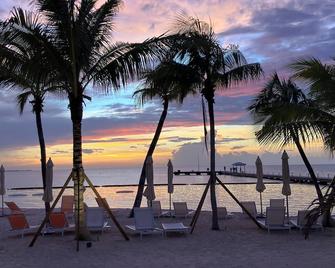 The Harvey Nicole: Modern Caribbean Ocean Front Condo Grand Cayman. - North Side - Beach