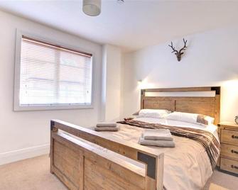 Mill Apartment - Two Bedroom Apartment, Sleeps 4 - Whitby - Bedroom