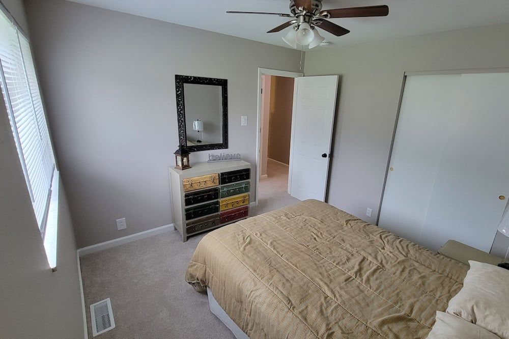 Convenient Newly Renovated Ballwin 2 Bedroom Condo