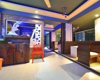 Hotel Radhika Deluxe, Kolhapur - Kolhapur - Rezeption