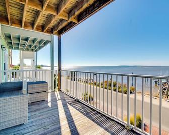 Oceanfront Oasis in Cedar Key with 2 Balconies! - Cedar Key