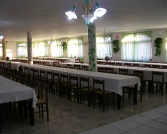 Hotel Smeraldo Affitta Camere - Isola Rossa - Restaurant
