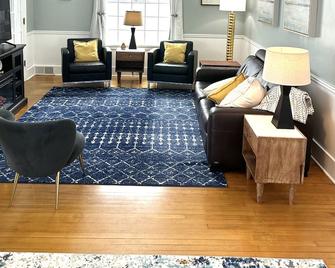 New Listing: House Of Dreams! Luxury Summer Vacation. Near Restaurants, Gondola - Kellogg - Living room