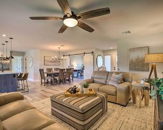 Putting Green, Community Perks Sun City West Home - Sun City West - Sala de estar