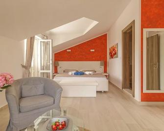 Villa Mirosa-Comfort Triple Room with Balcony and Sea View ( 6 ) - Saplunara - Bedroom