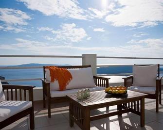Tzekos Villas - Fira - Balcon