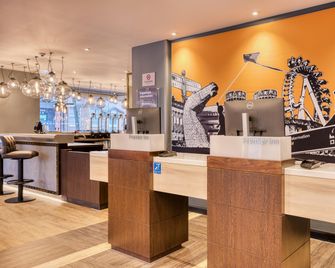 Premier Inn Swindon Town Centre - Свіндон - Рецепція