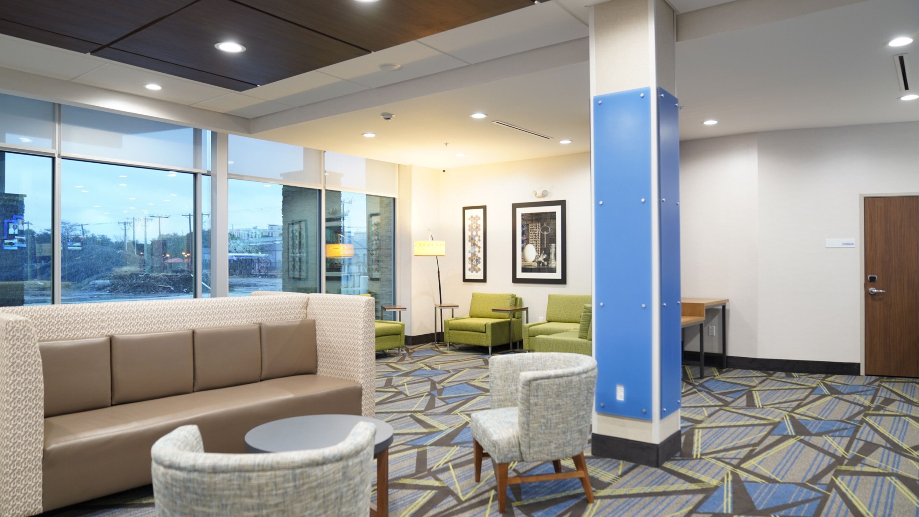 Holiday Inn Express & Suites Dallas Market Ctr - Love Field By IHG - Dallas - Hall