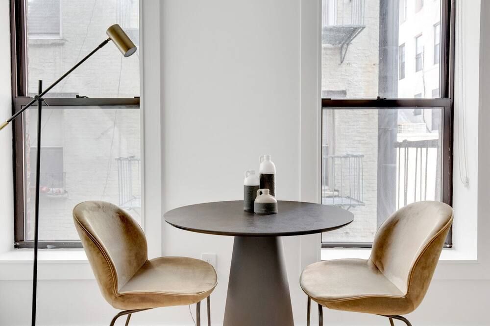 Lovely Little Italy 1BR w/ W/D, walk to SoHo, by Blueground - ניו יורק - מסעדה