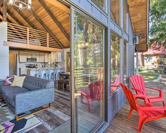 Alpine Retreat with Hot Tub and Mountain Views! - Cle Elum - Sala de estar