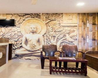 Hotel Vashishta - Araku Valley - Front desk
