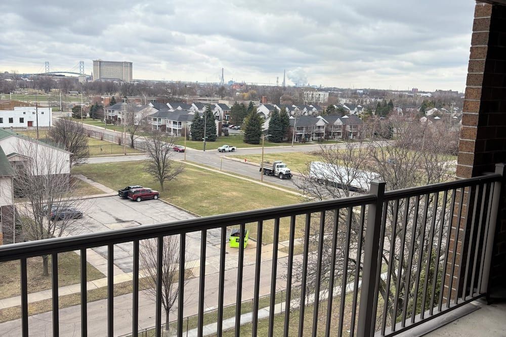 Pleasant 2-bedroom apartment in Detroit perfect for your stay - Detroit - Balcón