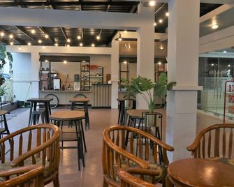 بلوم هوتل ليدينج باند ا أيسي - باندا اسه - مطعم