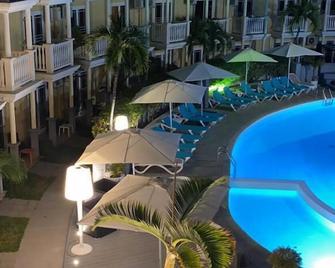 Hôtel Exsel Ermitage - Saint-Paul - Havuz