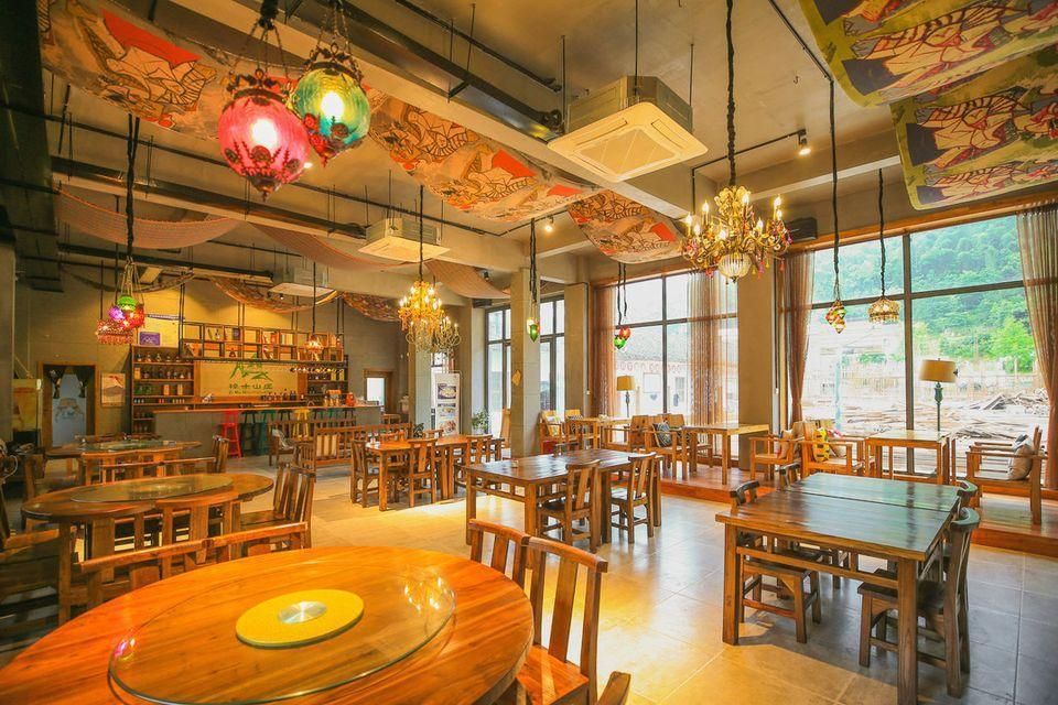 Zimu Villa (Zhangjiajie National Forest Park Zimugang Ticket Station) - ג'אנגג'יאיי - מסעדה