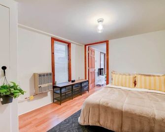 Quaint And Charming 2br Apt in Central Oakland - Emeryville - Habitación