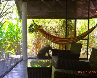Jungle Like Oasis in San Ignacio - Secluded Cabaa Retreat Close To Mayan Ruins - San Ignacio - Patio