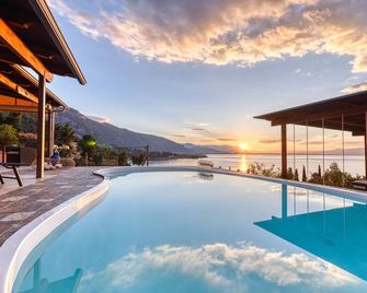 Magical view, Villa Asproneri, Kamena Vourla - Kamena Vourla - Basen