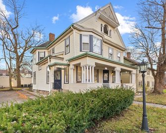 The Duchess Guest House, Walk to Downtown Anderson, Historic! - Anderson - Gebäude