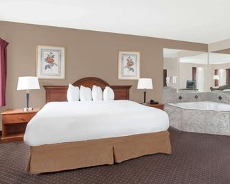 Baymont Inn & Suites by Wyndham San Marcos Outlet Malls - San Marcos - Bedroom