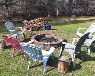 Cozy Cottage on Tidnish River New Dock - Amherst - Innenhof