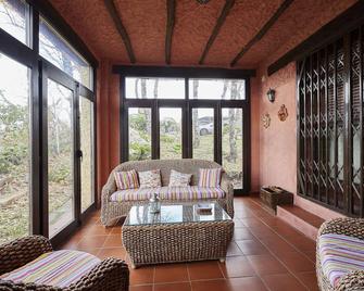 Los Robles Casa Rural 5 Estrellas de Calidad - Sotoserrano - Sala de estar